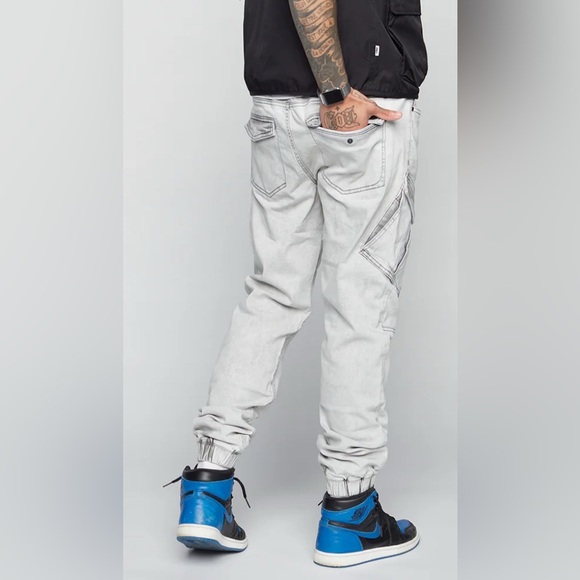 White Cargo Pants with Textured Fabric and Elastic Cuffs - Picture 2 of 9